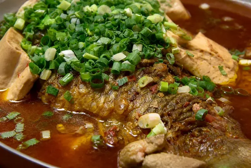 安 湖南活魚的招牌紅燒豆瓣鯉魚