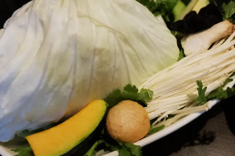 饞鬥鍋物 竹圍店的菜盤