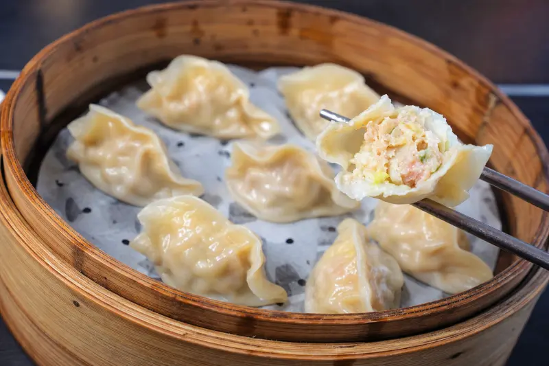 臭臉蒸餃乾拌麵的高麗菜蒸餃