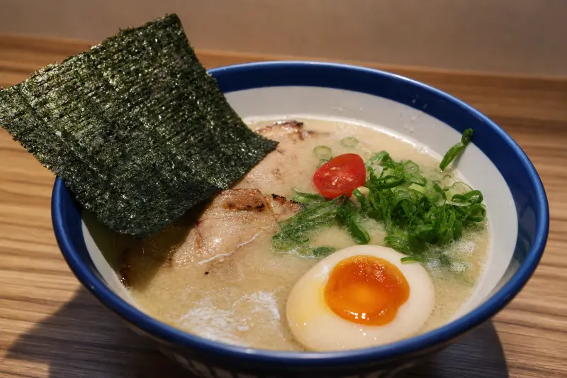Hiro's らぁ麵Kitchen 新店店的豚骨拉麵