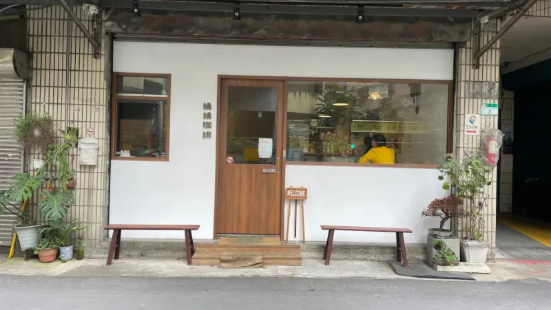 嬌嬌咖啡(店內很安靜，不適合聊天！不定休，詳見IG。無訂位、無接待四位以上)