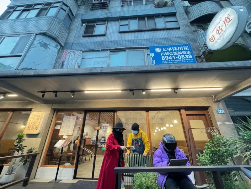 知名度牛排《訂位位置保留5分鐘》
