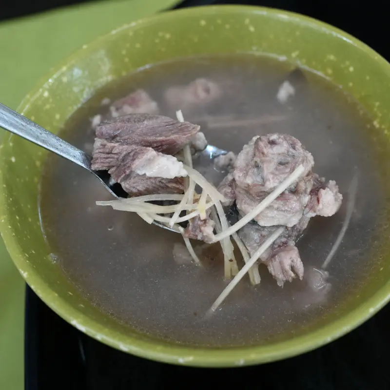 大胖烏醋麵的骨仔肉湯