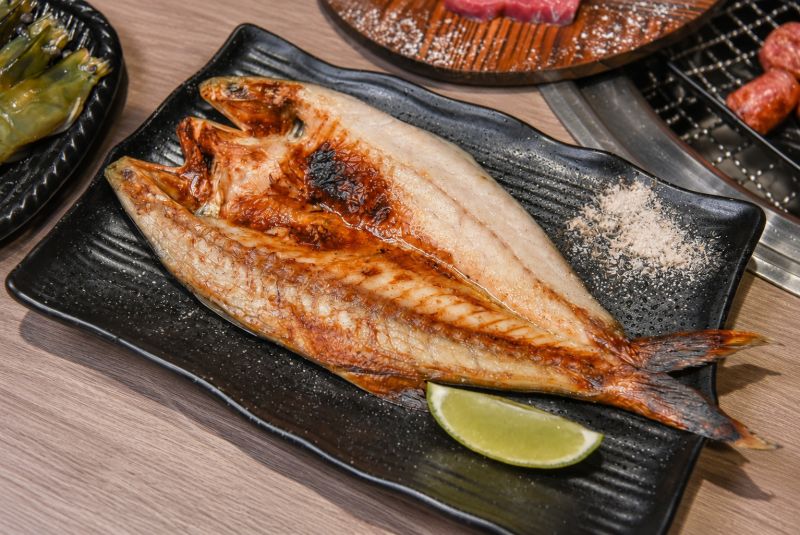 老闆自己抓午仔魚一夜干原圖