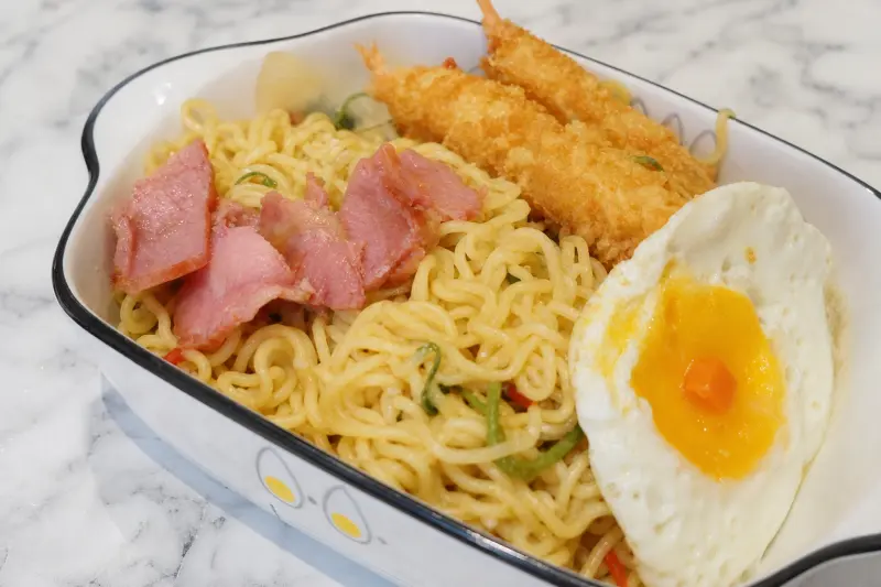 伴心早餐《新莊復興店》的酥脆炸蝦炒泡麵