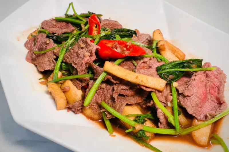 汆牛 溫體牛肉火鍋-蘆洲店的香根炒牛肉