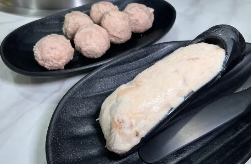 汆牛 溫體牛肉火鍋-蘆洲店的牛肉貢丸、蝦仁漿