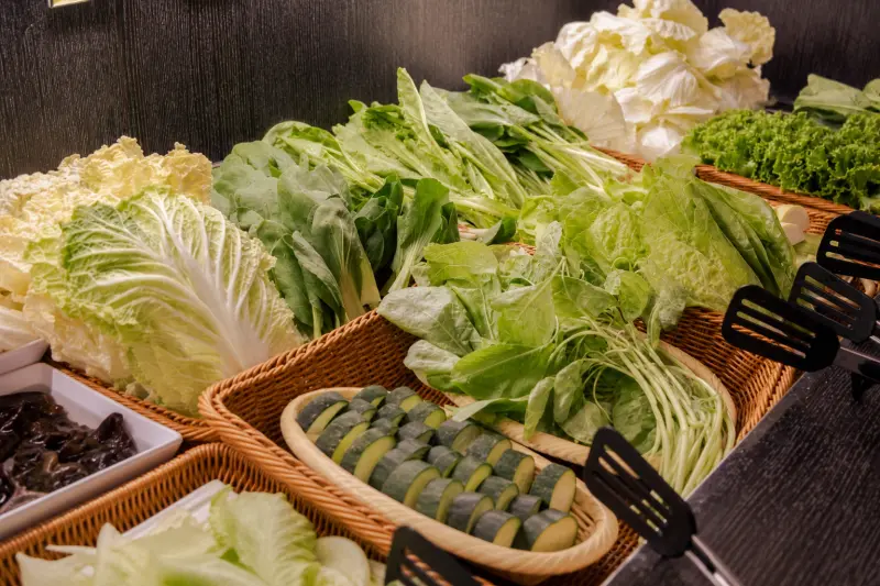 初、聚日式鍋物的蔬菜自助吧