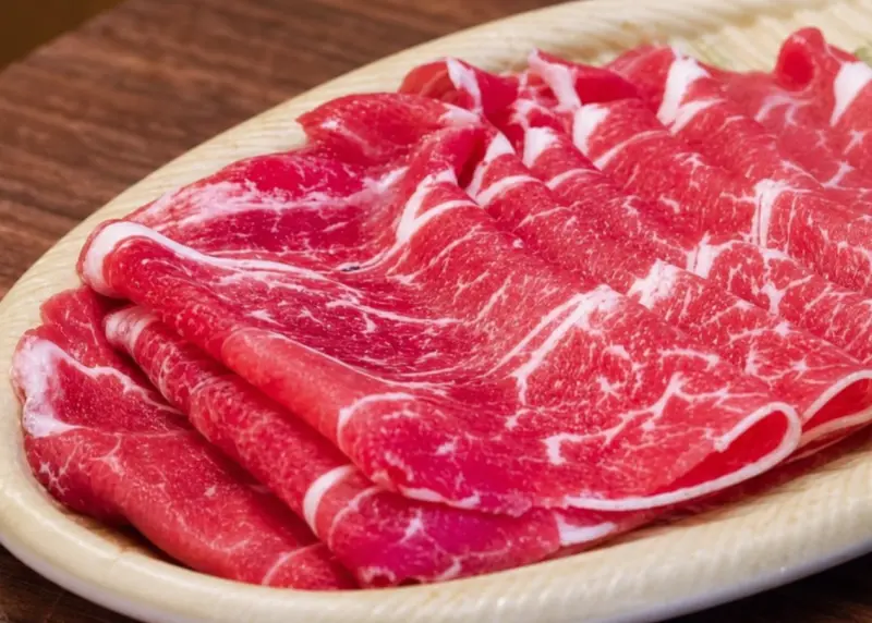 初、聚日式鍋物的霜降牛