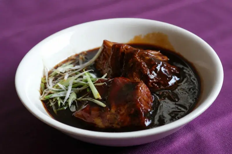 紅粟上海經典小吃的東坡肉