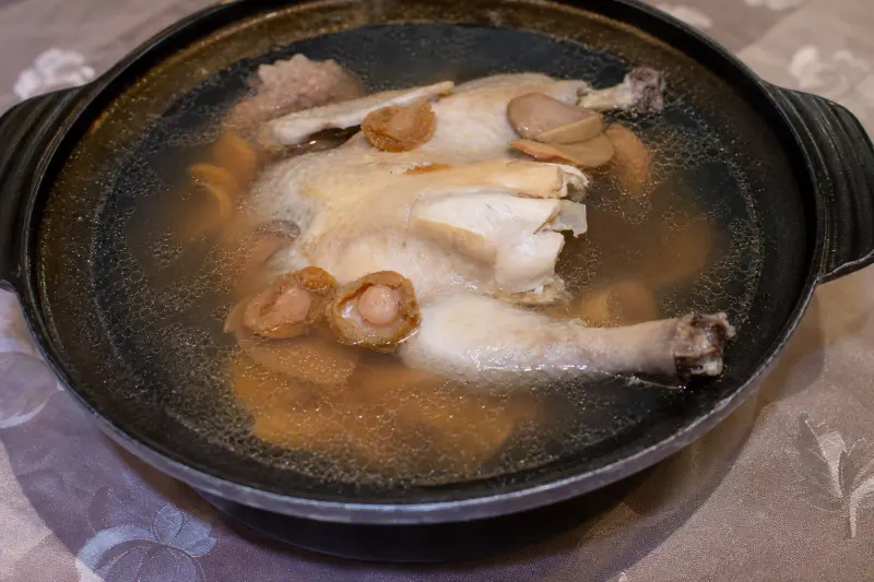 宇禾田宴會館的松茸海鮑燉全雞