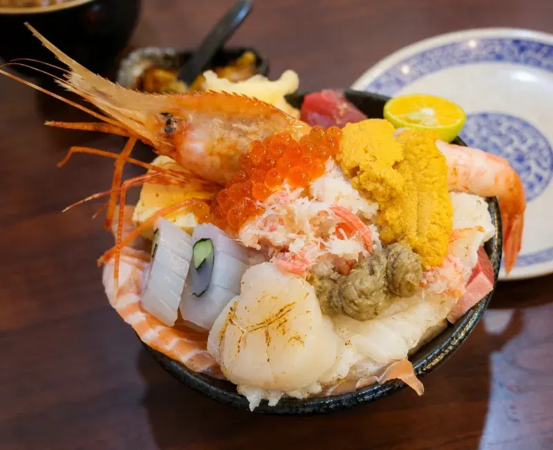 揚日式料理的隨意丼