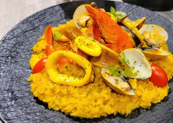 スペイン風サフラン海鮮リゾット