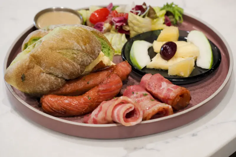 鞦CHILL Cafe & Bistro food photo 1
