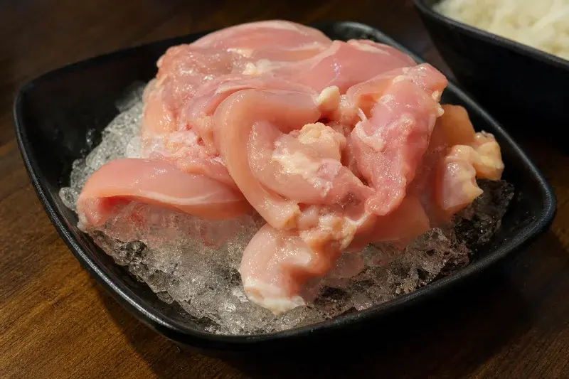 联亭泡菜鍋-北屯店的無骨雞腿肉