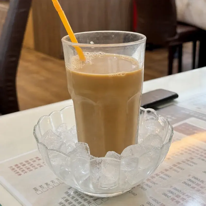 品嘉茶餐廳 北屯店的冰鎮絲襪奶茶