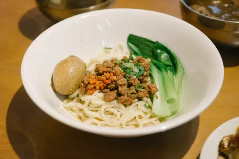 銷魂滷肉乾麵