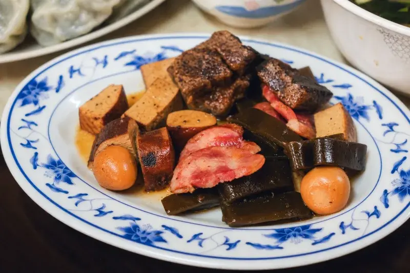 山東老牌水餃牛肉麵的綜合滷味