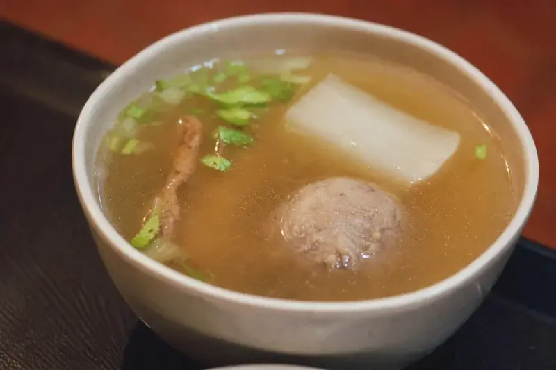 財神爺魯肉飯的綜合湯
