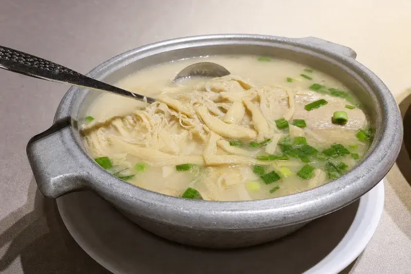 品虹橋滬川美饌旗艦店的砂鍋濃湯老鴨煲