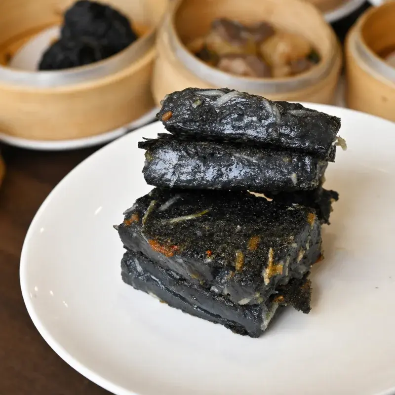美美心港式飲茶的黑金蘿蔔糕