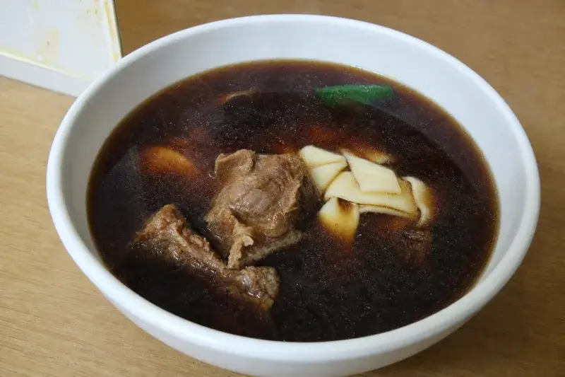 不一樣の麵店的牛腩麵