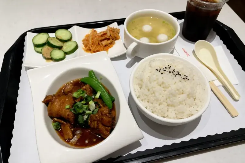 hómee KITCHEN 好饗廚房-高雄機場店(出境東區)的三杯雞套餐