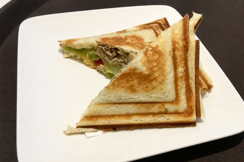 hómee KITCHEN 好饗廚房-高雄機場店(出境東區)的熱壓鮪魚吐司