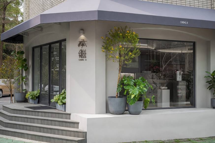 網路人氣甜點店「承繼」首間概念店登場！落腳市中心靜謐住宅區近千坪公園，「焦糖起司蛋糕」每日限量販售｜承繼品牌概念店