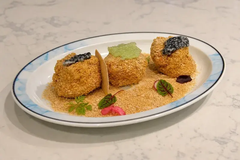 湛露中餐廳 Zhan Lu Chinese Restaurant的深海明蝦球 麥香金沙