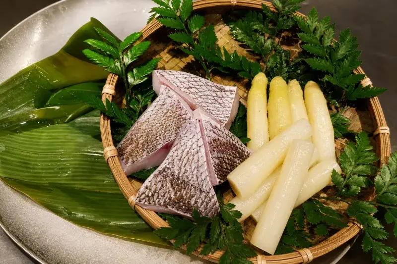 高雄UKAI亭的法國白蘆筍 搭配 澎湖野生現流黑大目
