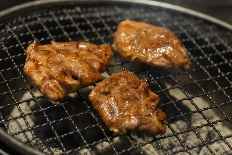 秘町無煙炭火燒肉的桂丁雞鳳凰松坂肉