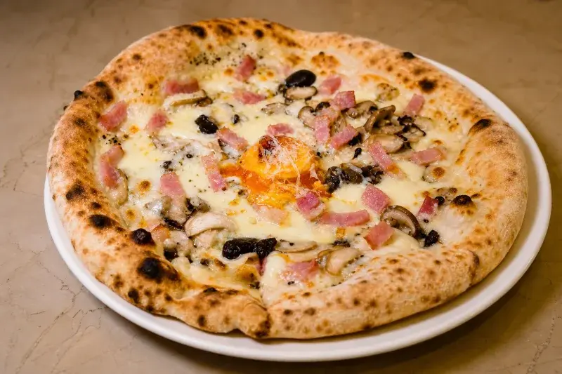 Pizzeria da Chou. 老周披薩的松露培根半熟蛋