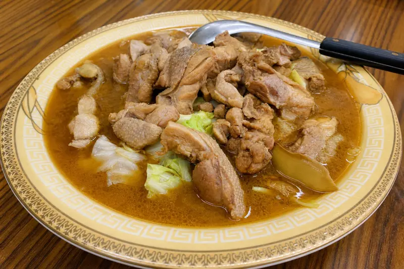 八卦漁村餐廳的麻油土雞腿