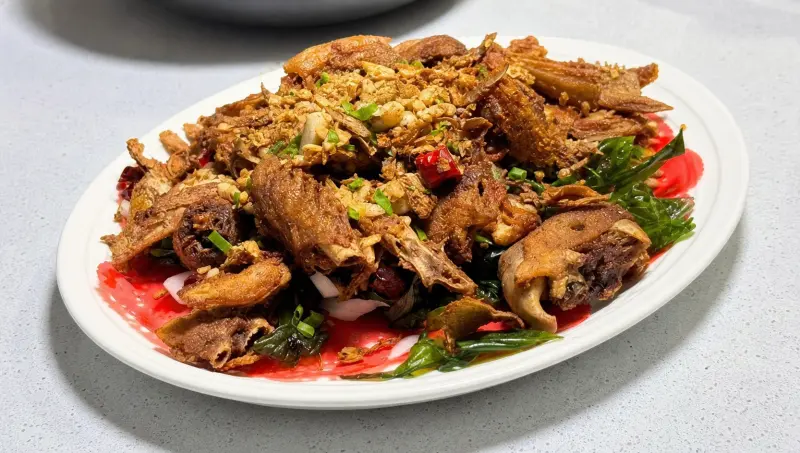 阿國鵝肉-高雄總店的招牌薑煸鵝頭翅