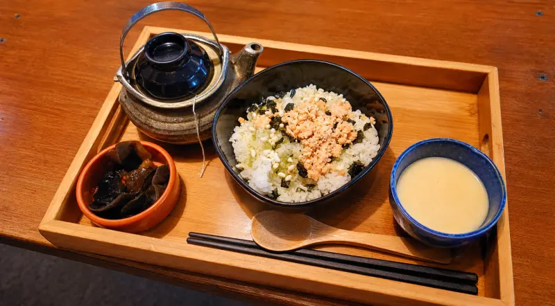 丸叄食伍的日式鮭魚茶漬飯