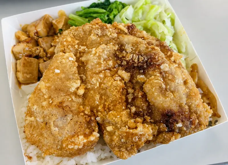 正園雞腿飯 正言店的雞排飯