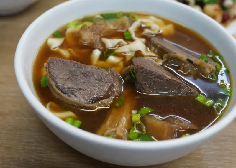 318霸王牛肉麵（每周三公休） 美食照片 1