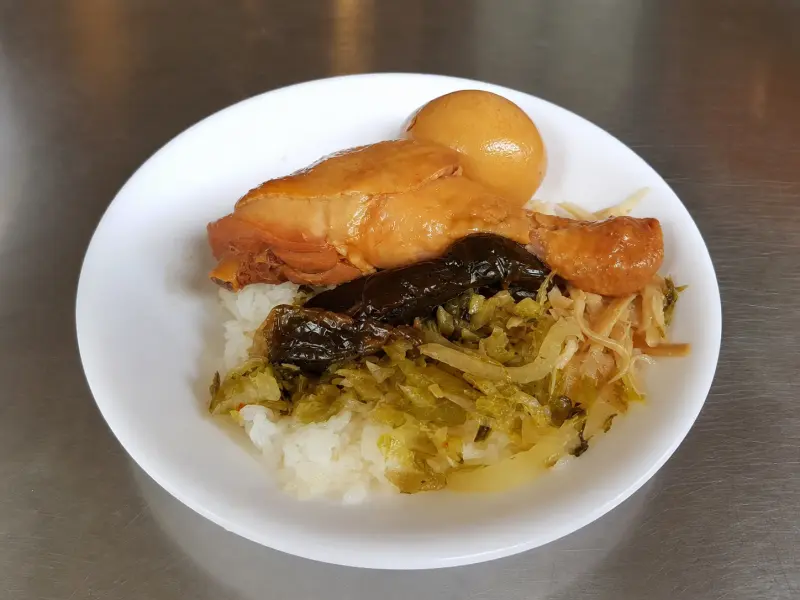 伊通街知高飯的雞腿便當