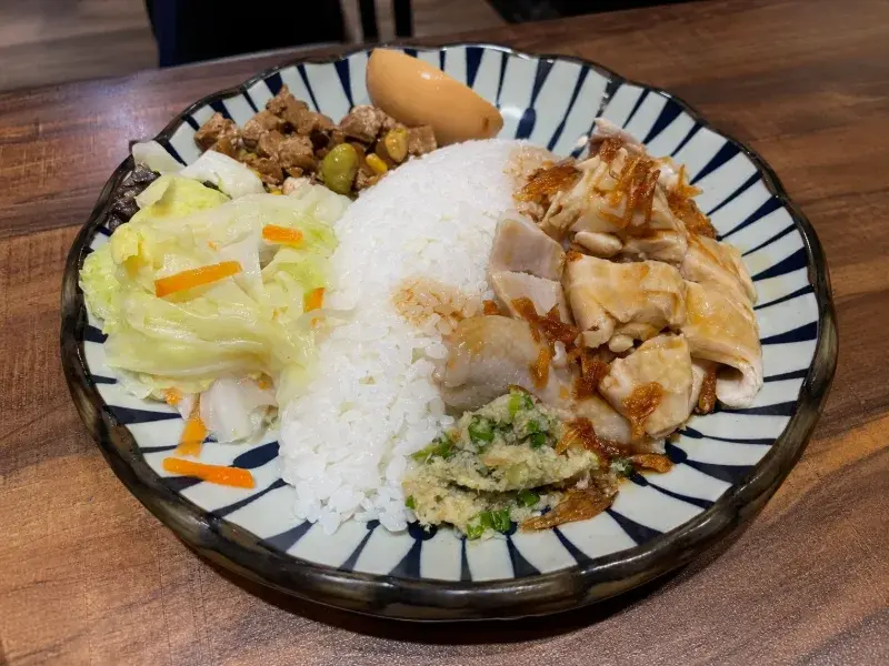ภาพอาหาร 1 ของ 穀香雞肉飯
