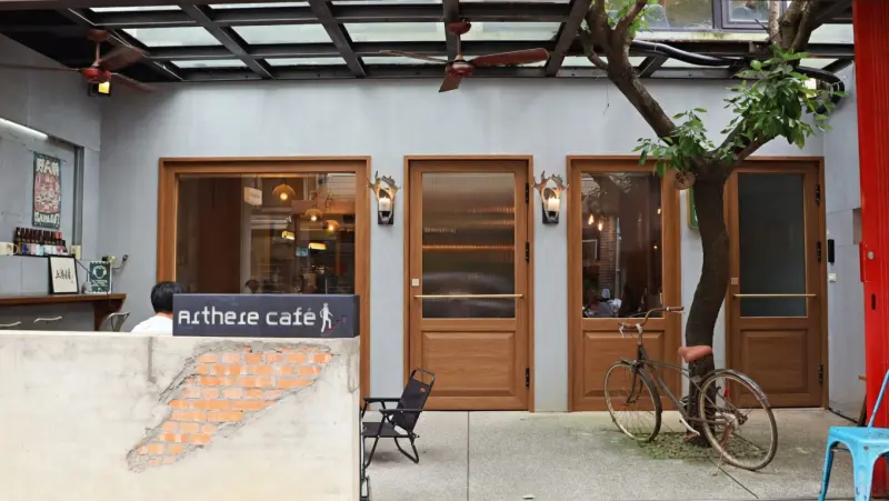 【市政府】★上樓看看Arthere Cafe'★鬧中取靜的不限時咖啡館｜Arthere Café 上樓看看咖啡