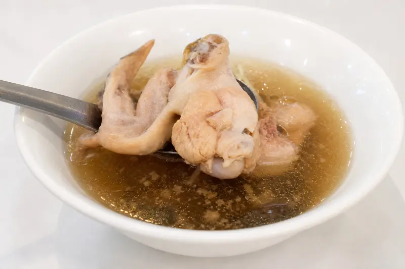 夯・魯肉飯的香菇雞湯