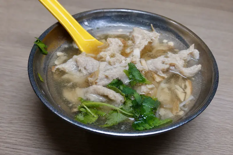 金峰魯肉飯的肉羹湯