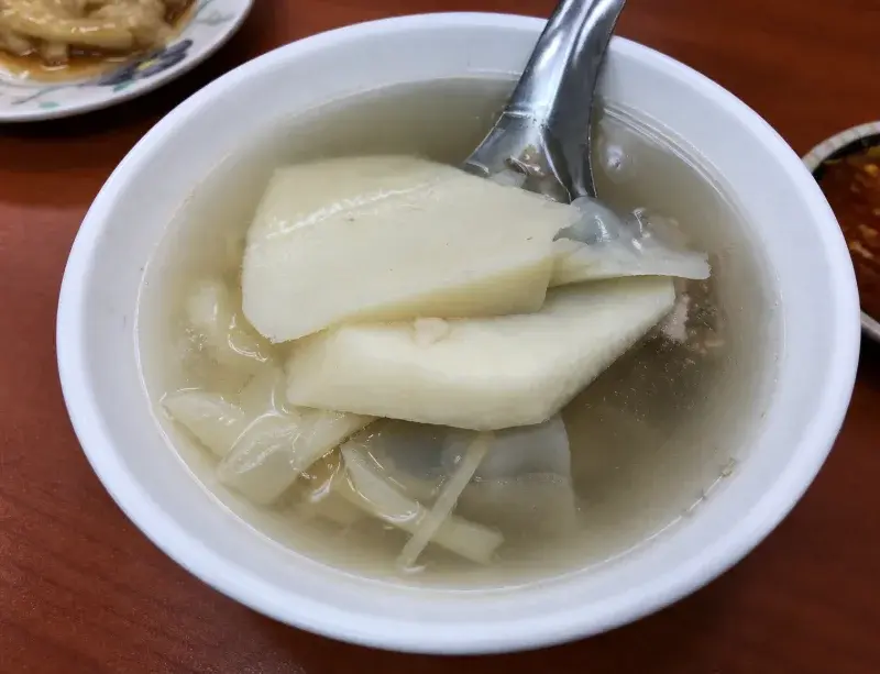黃記魯肉飯的竹筍排骨湯
