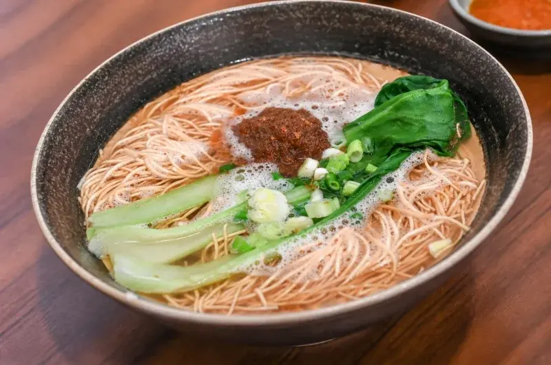 鍋燒雞絲麵加沙茶醬原圖