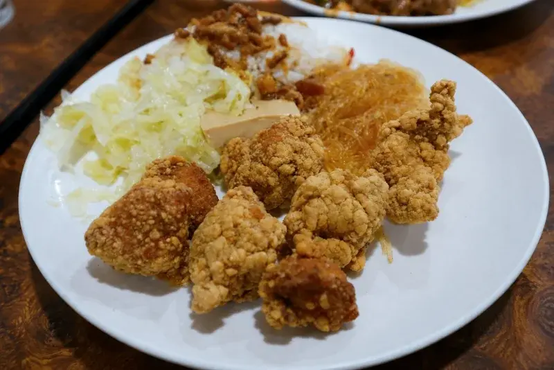 食來運轉的鹽酥雞塊飯
