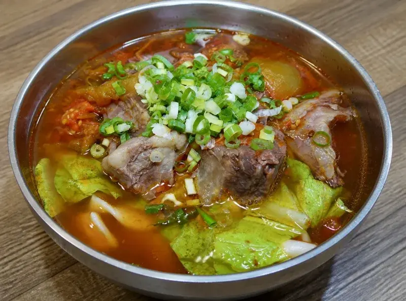 王艇長酢醬麵的鮮番茄牛肉麵