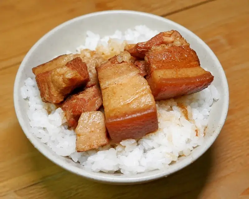 滷三塊五花肉飯 の料理写真 1