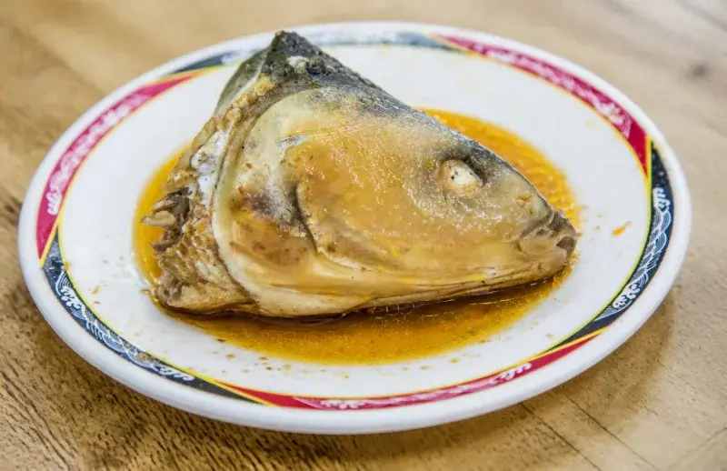 滷三塊五花肉飯的滷虱目魚頭