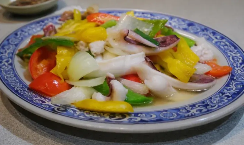 傳承茶蝦飯 我家客家小館的軟絲燴彩椒